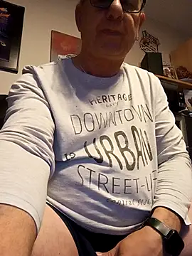 Snapshot of andy-1961 chatting on 11-09-25, 11:36 andy-1961 online show from 11-09-25, 11:36