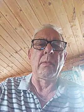 Snapshot of andy-1961 chatting on 07-09-26, 03:05 andy-1961 online show from 07-09-26, 03:05