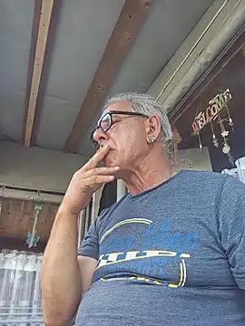 Snapshot of andy-1961 chatting on 07-10-26, 08:18 andy-1961 online show from 07-10-26, 08:18