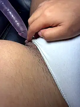 Snapshot of Couuple2004 chatting on 11-14-25, 01:10 Couuple2004 online show from 11-14-25, 01:10