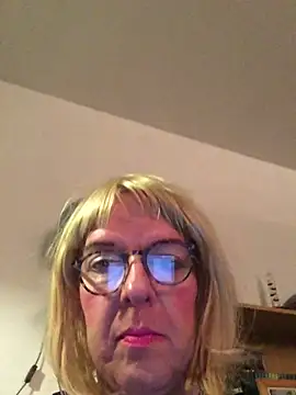 Snapshot of simone_xdressing chatting on 12-29-24, 01:13 simone xdressing online show from 12-29-24, 01:13