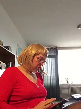 Snapshot of simone_xdressing chatting on 01-04-25, 02:14 simone xdressing online show from 01-04-25, 02:14