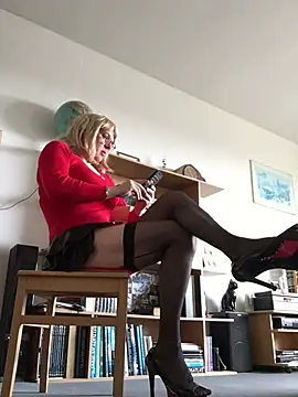 Snapshot of simone_xdressing chatting on 03-16-25, 10:11 simone xdressing online show from 03-16-25, 10:11