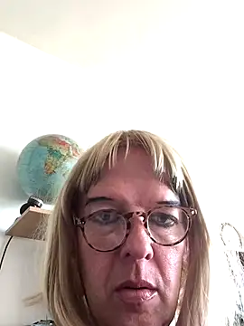 Snapshot of simone_xdressing chatting on 09-14-25, 08:57 simone xdressing online show from 09-14-25, 08:57