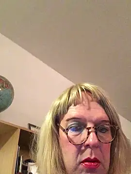 Snapshot of simone_xdressing chatting on 10-02-25, 11:45 simone xdressing online show from 10-02-25, 11:45