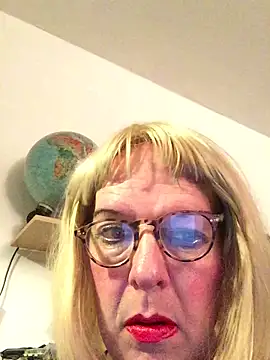 Snapshot of simone_xdressing chatting on 11-08-25, 01:28 simone xdressing online show from 11-08-25, 01:28