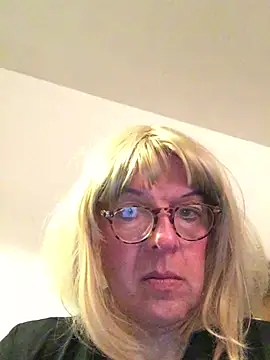 Snapshot of simone_xdressing chatting on 03-01-26, 08:33 simone xdressing online show from 03-01-26, 08:33