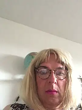 simone xdressing online show from 07-12-26, 06:54