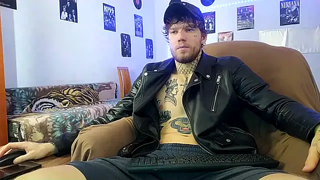 Huntall77 online show from 12-16-25, 07:35