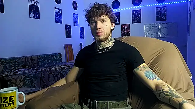 Huntall77 online show from 12-17-25, 02:28