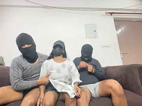 Snapshot of avnikaur chatting on 11-15-25, 06:44 avnikaur online show from 11-15-25, 06:44