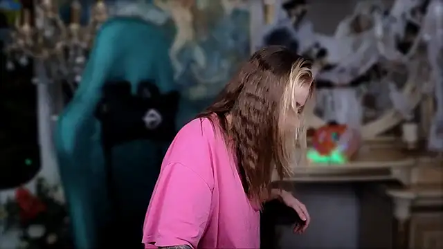 LeilaUvrays online show from 11-11-25, 03:34