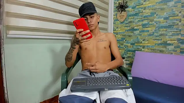 Snapshot of naughty_boy_Maicoll chatting on 11-11-25, 11:54 naughty boy Maicoll online show from 11-11-25, 11:54