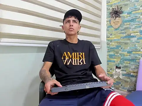 Snapshot of naughty_boy_Maicoll chatting on 11-14-25, 11:31 naughty boy Maicoll online show from 11-14-25, 11:31