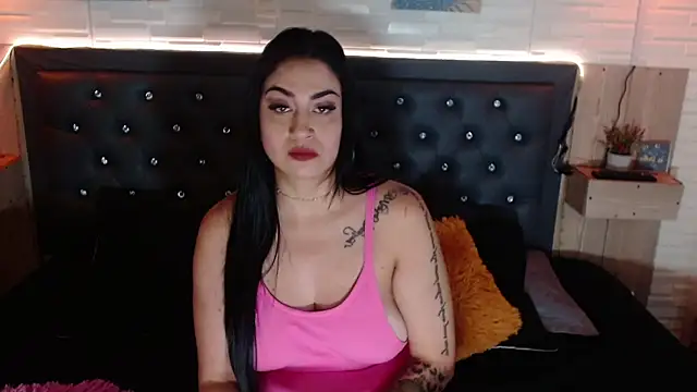 Snapshot of Scarlet_Desire chatting on 11-11-25, 02:06 Scarlet Desire online show from 11-11-25, 02:06