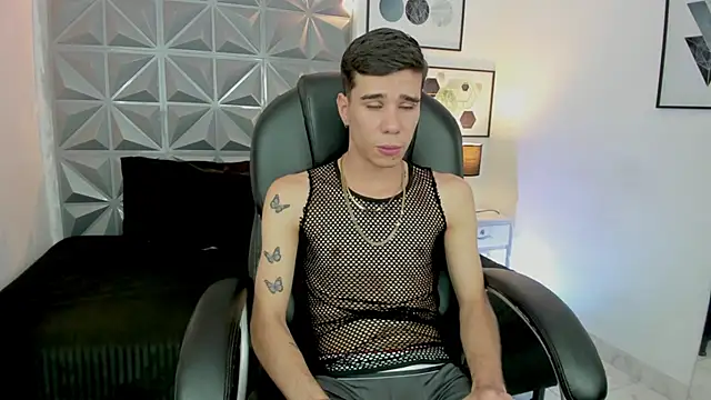 Gabo white1 online show from 12-14-25, 02:11