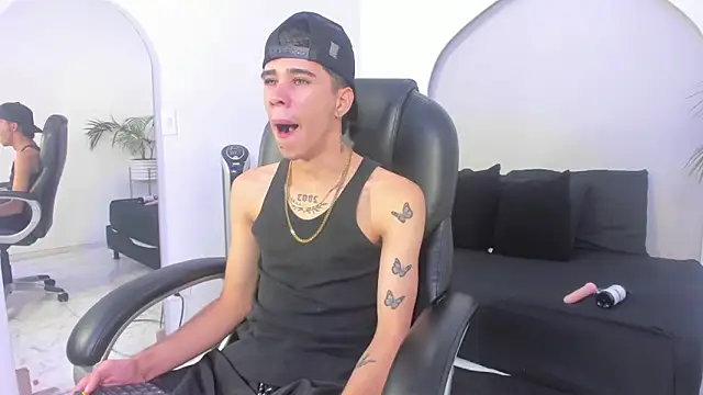 Gabo white1 online show from 12-17-25, 04:18