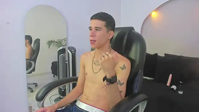 Gabo white1 online show from 12-18-25, 04:18