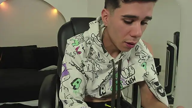 Gabo white1 online show from 12-22-25, 08:22