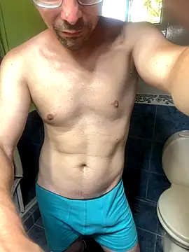 Snapshot of JuanchiSxL chatting on 11-10-25, 05:56 JuanchiSxL online show from 11-10-25, 05:56