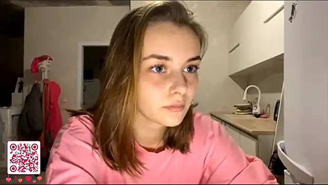 Snapshot of GeralynChiszar chatting on 11-22-25, 08:08 GeralynChiszar online show from 11-22-25, 08:08