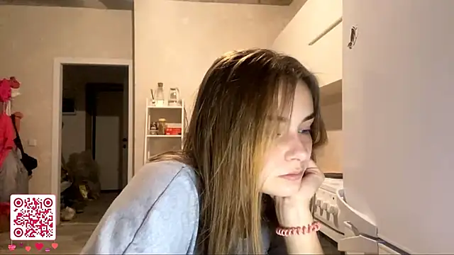 Snapshot of GeralynChiszar chatting on 11-23-25, 08:08 GeralynChiszar online show from 11-23-25, 08:08