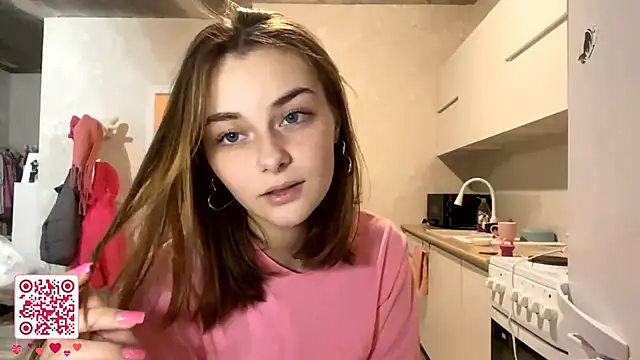 Snapshot of GeralynChiszar chatting on 11-26-25, 08:21 GeralynChiszar online show from 11-26-25, 08:21