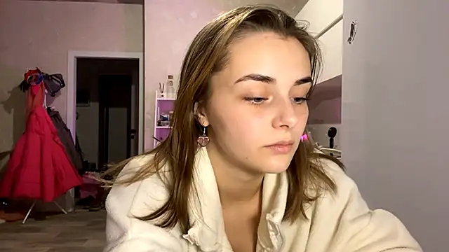 Snapshot of GeralynChiszar chatting on 12-04-25, 01:04 GeralynChiszar online show from 12-04-25, 01:04