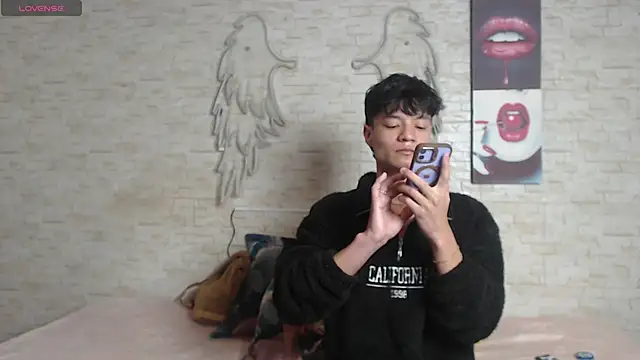 axel milo kairo and noa online show from 12-17-25, 03:07