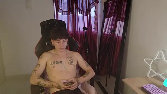 Snapshot of Sirius_Morett chatting on 11-18-25, 10:25 Sirius Morett online show from 11-18-25, 10:25