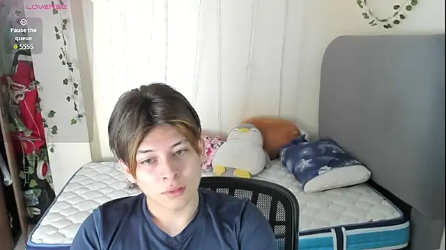 Snapshot of Felix_kitty chatting on 12-15-25, 07:07 Felix kitty online show from 12-15-25, 07:07