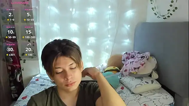 Snapshot of Felix_kitty chatting on 12-19-25, 11:39 Felix kitty online show from 12-19-25, 11:39