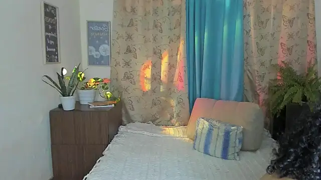 Snapshot of Angel_White25 chatting on 11-20-25, 03:12 Angel White25 online show from 11-20-25, 03:12