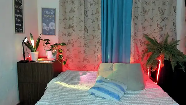 Snapshot of Angel_White25 chatting on 11-21-25, 11:25 Angel White25 online show from 11-21-25, 11:25