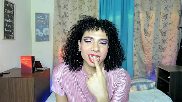 Snapshot of Angel_White25 chatting on 12-14-25, 07:36 Angel White25 online show from 12-14-25, 07:36