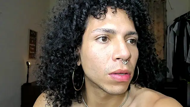 Snapshot of Angel_White25 chatting on 02-14-26, 05:32 Angel White25 online show from 02-14-26, 05:32