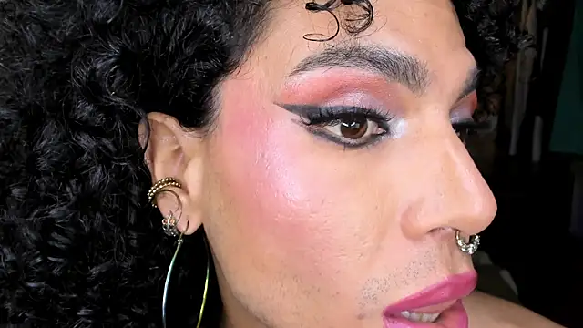 Snapshot of Angel_White25 chatting on 02-21-26, 10:22 Angel White25 online show from 02-21-26, 10:22