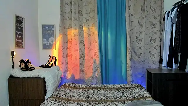 Snapshot of Angel_White25 chatting on 02-23-26, 12:41 Angel White25 online show from 02-23-26, 12:41