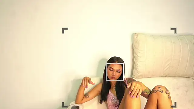 Snapshot of scarlethsaenz_ chatting on 11-12-25, 01:39 scarlethsaenz online show from 11-12-25, 01:39