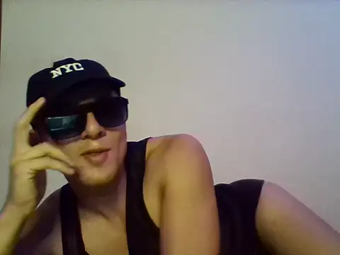 Snapshot of AxelMoonlight chatting on 11-11-25, 04:23 AxelMoonlight online show from 11-11-25, 04:23