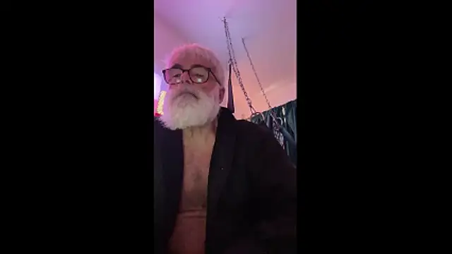 Snapshot of LeatherSdaddy chatting on 04-17-26, 11:02 LeatherSdaddy online show from 04-17-26, 11:02