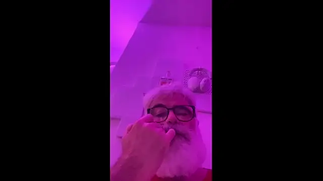 Snapshot of LeatherSdaddy chatting on 04-19-26, 01:05 LeatherSdaddy online show from 04-19-26, 01:05
