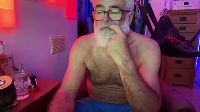 Snapshot of LeatherSdaddy chatting on 05-06-26, 12:30 LeatherSdaddy online show from 05-06-26, 12:30