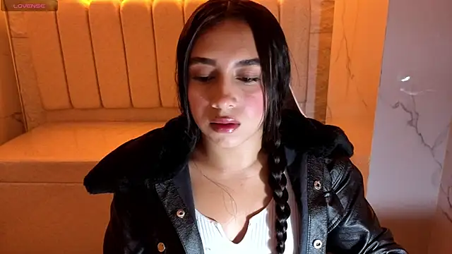 Snapshot of Juliana_Tx chatting on 11-22-25, 02:54 Juliana Tx online show from 11-22-25, 02:54