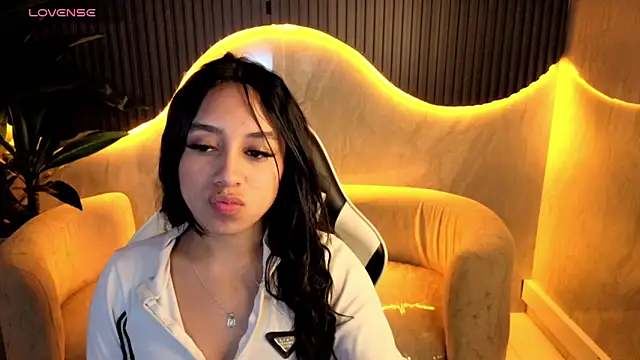 Snapshot of Juliana_Tx chatting on 02-25-26, 12:48 Juliana Tx online show from 02-25-26, 12:48