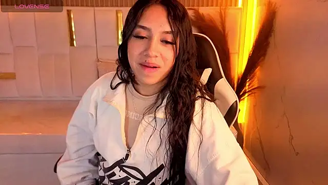 Snapshot of Juliana_Tx chatting on 02-26-26, 02:43 Juliana Tx online show from 02-26-26, 02:43