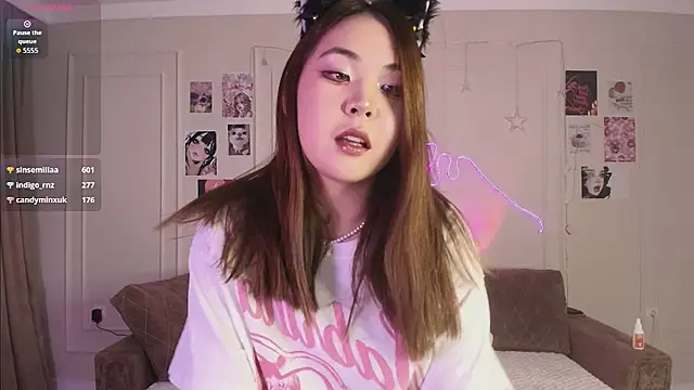 Snapshot of yummy_yuna chatting on 11-21-25, 08:40 yummy yuna online show from 11-21-25, 08:40