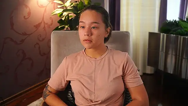 Snapshot of ArleenVizena chatting on 11-14-25, 04:44 ArleenVizena online show from 11-14-25, 04:44