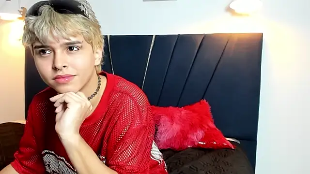 Snapshot of jaxson_cum chatting on 11-12-25, 02:06 jaxson cum online show from 11-12-25, 02:06