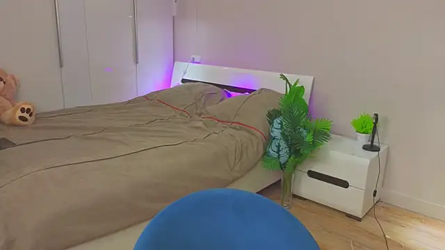 LilyPoetry  online show from 11-23-25, 11:32